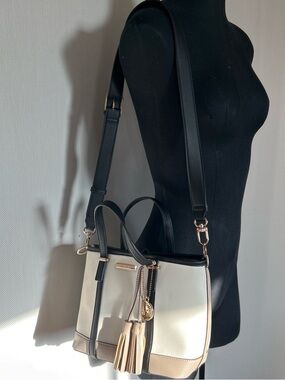 ANNE KLEIN Chic Two-Tone Leather Tote with Tassel Charm - Cream & Black